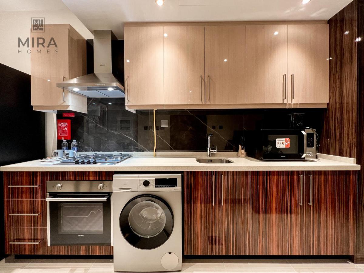 Mira Holiday Homes - Lovely Studio With Burj Khalifa View Dubái Exterior foto